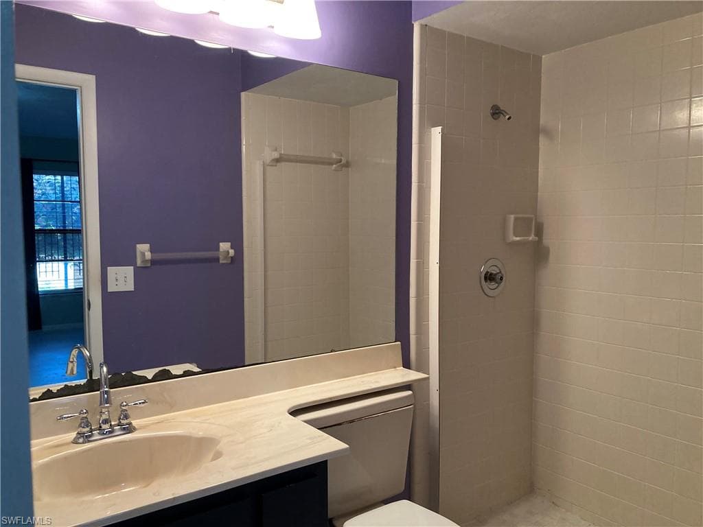 191 Round Key Cir D2, Naples, FL 34112-6