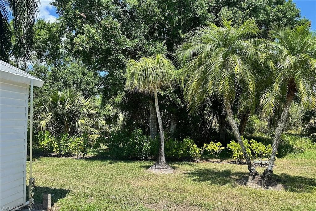 1076 Diamond Lake Cir, Naples, FL 34114-4