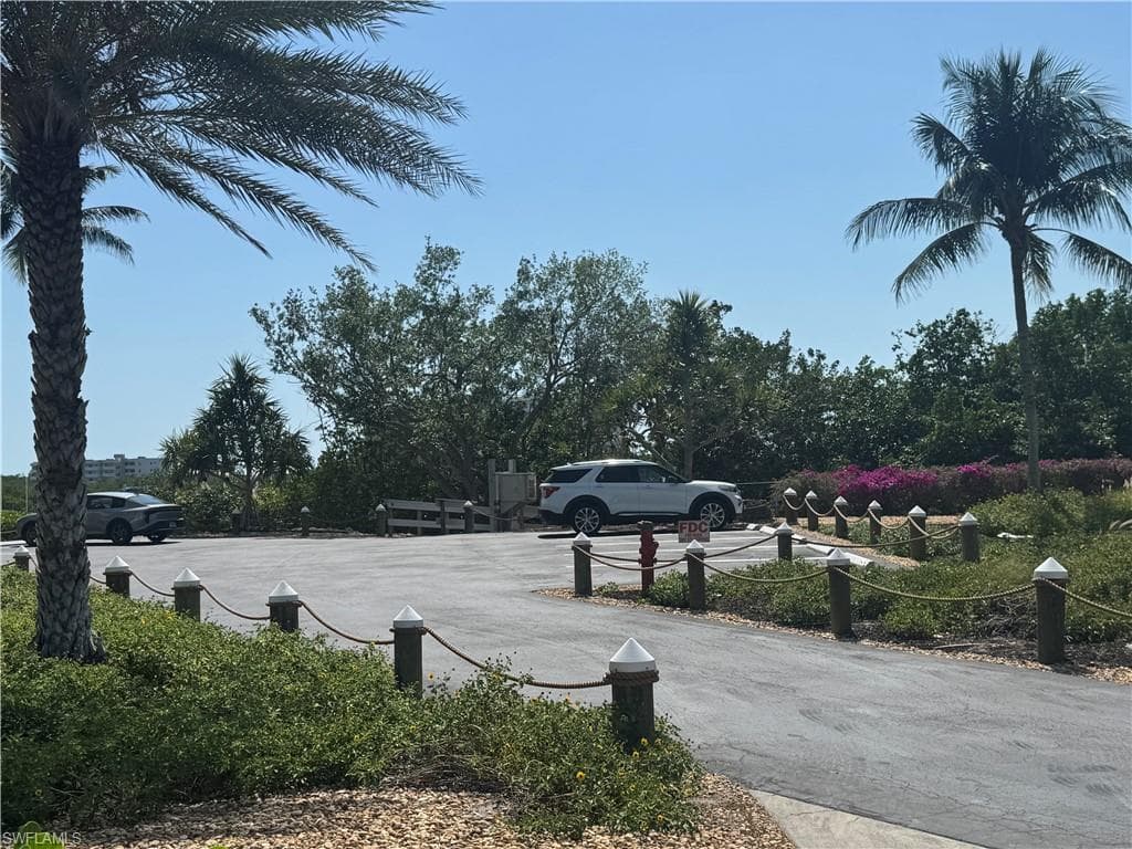 400 Bay Club Dr, Naples, FL 34110-9