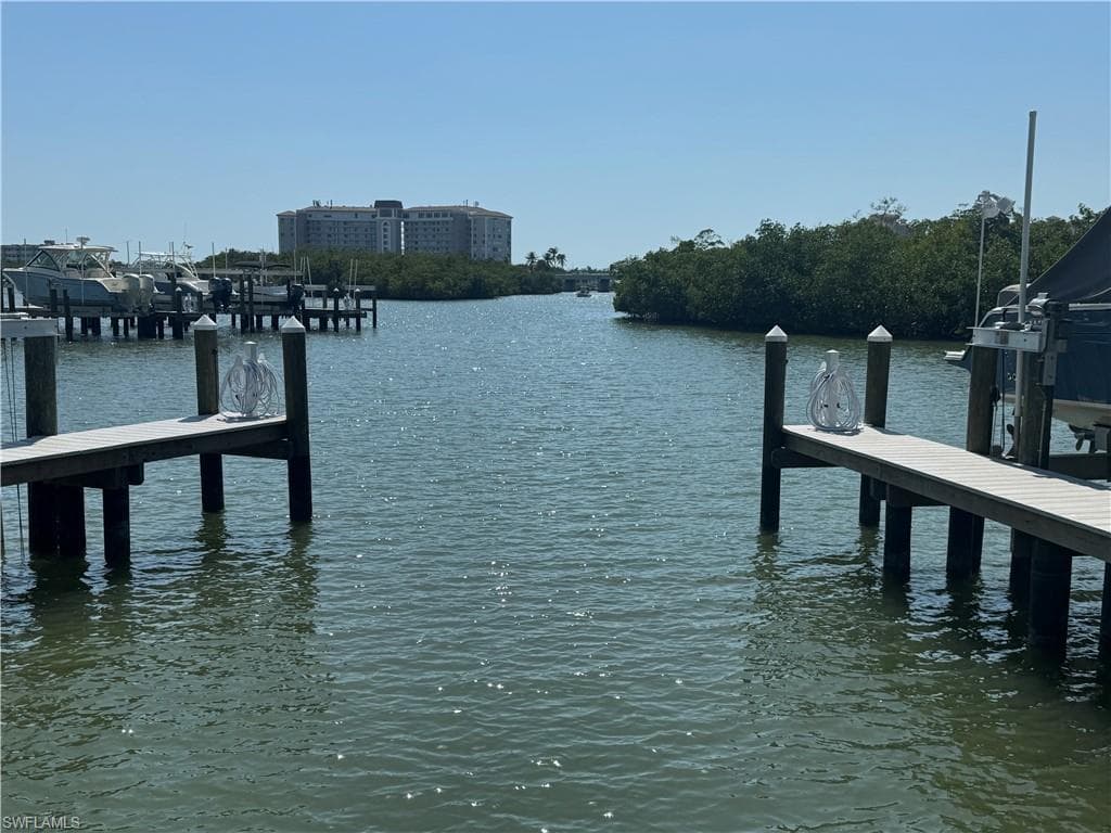 400 Bay Club Dr, Naples, FL 34110-2