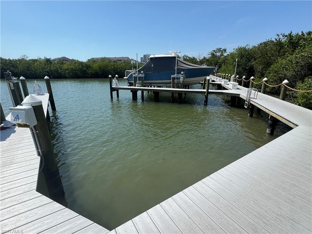 400 Bay Club Dr, Naples, FL 34110-3