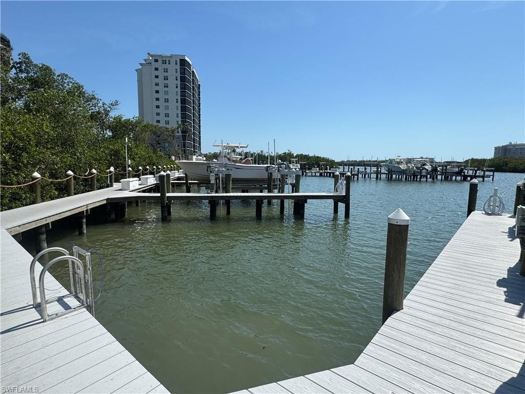 400 Bay Club Dr, Naples, FL 34110-6