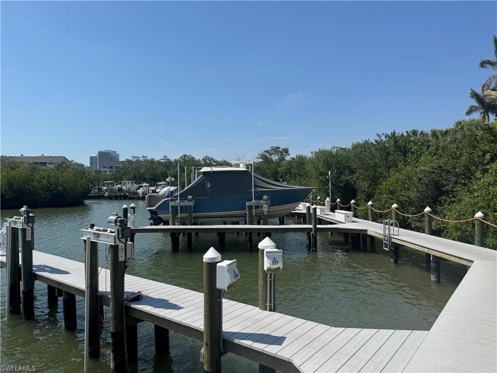 400 Bay Club Dr, Naples, FL 34110-7