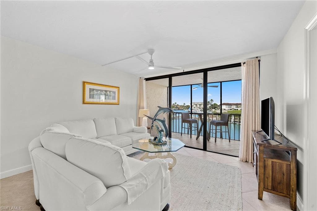 271 Southbay Dr 222, Naples, FL 34108-30