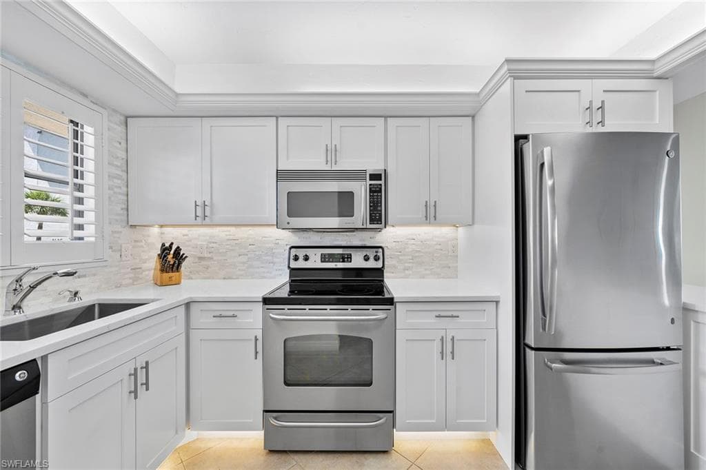 271 Southbay Dr 222, Naples, FL 34108-3