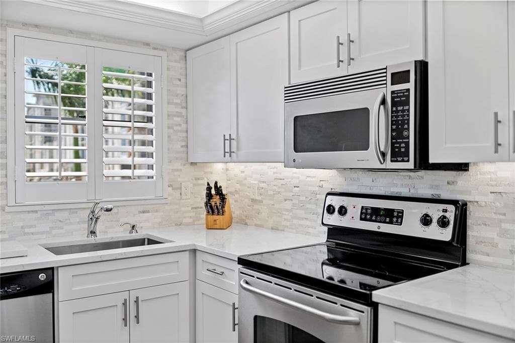 271 Southbay Dr 222, Naples, FL 34108-4