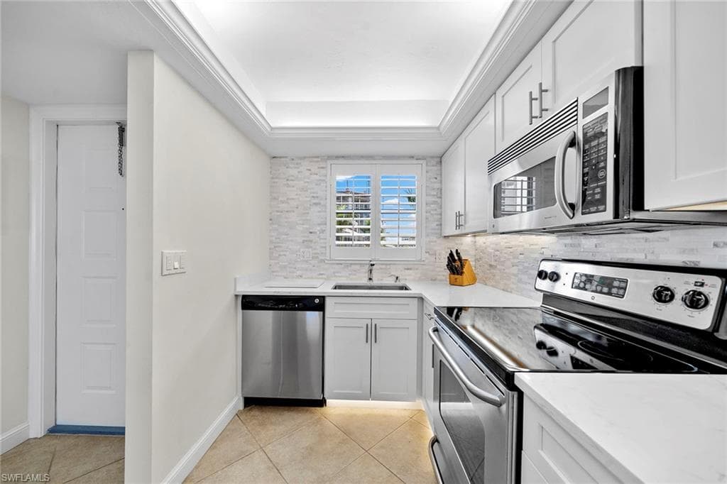 271 Southbay Dr 222, Naples, FL 34108-5