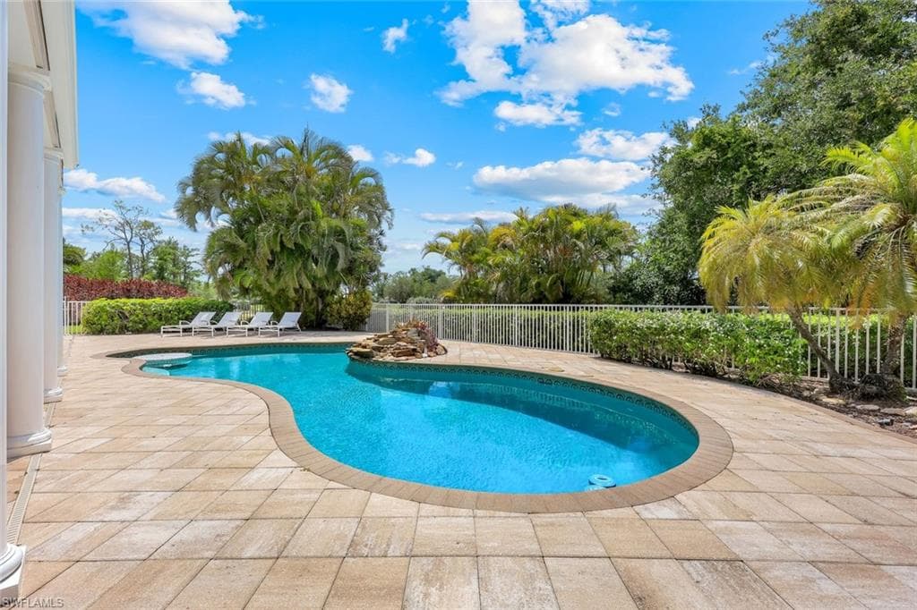 13033 Coco Plum Ln, Naples, FL 34119-31