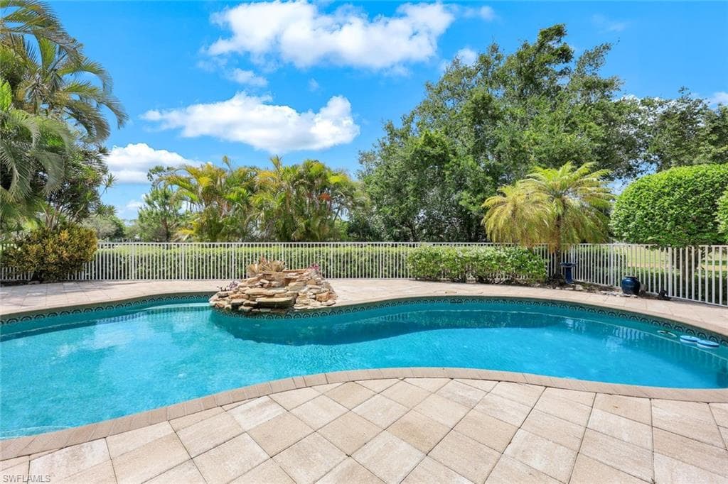 13033 Coco Plum Ln, Naples, FL 34119-32