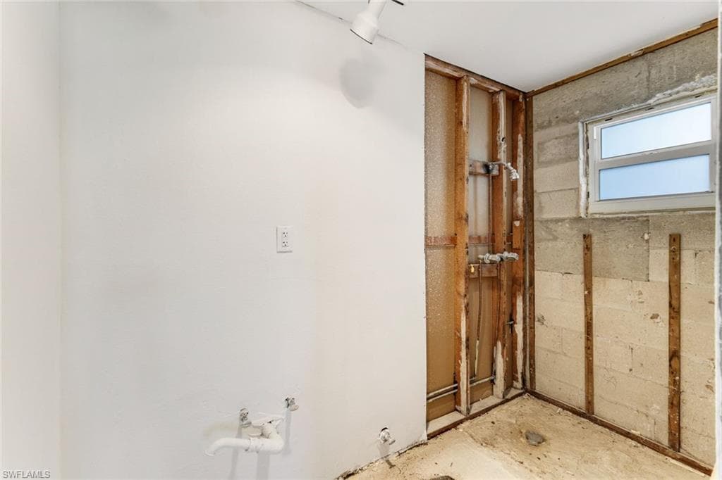 16 Kings Rd A16, Naples, FL 34112-16