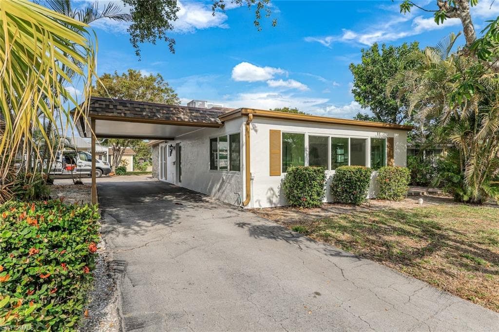 16 Kings Rd A16, Naples, FL 34112-3