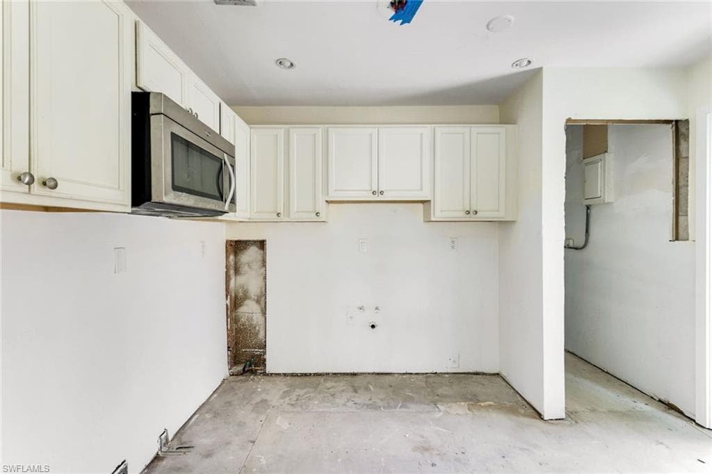 16 Kings Rd A16, Naples, FL 34112-7