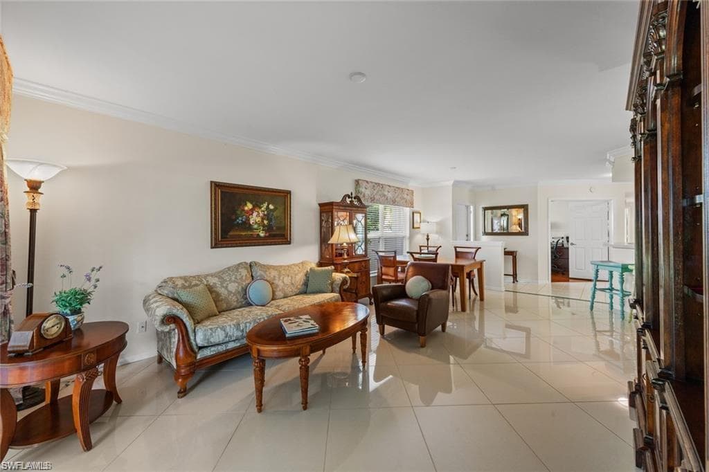 5045 Cedar Springs Dr 104, Naples, FL 34110-9