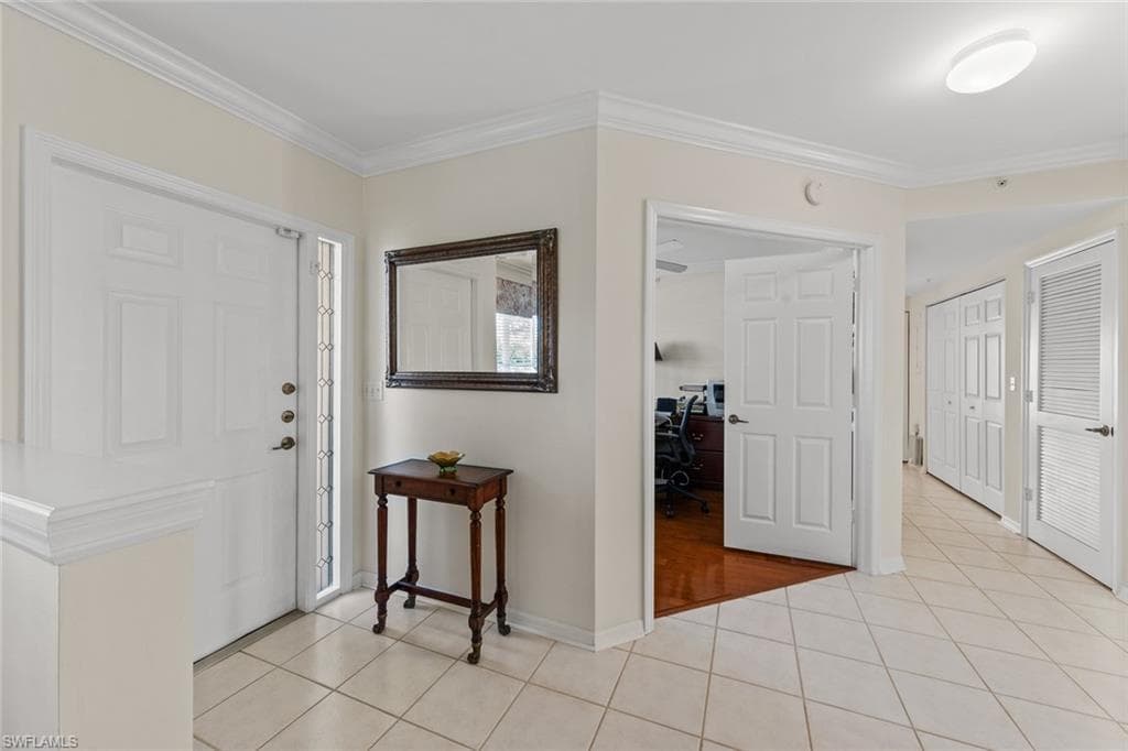 5045 Cedar Springs Dr 104, Naples, FL 34110-10