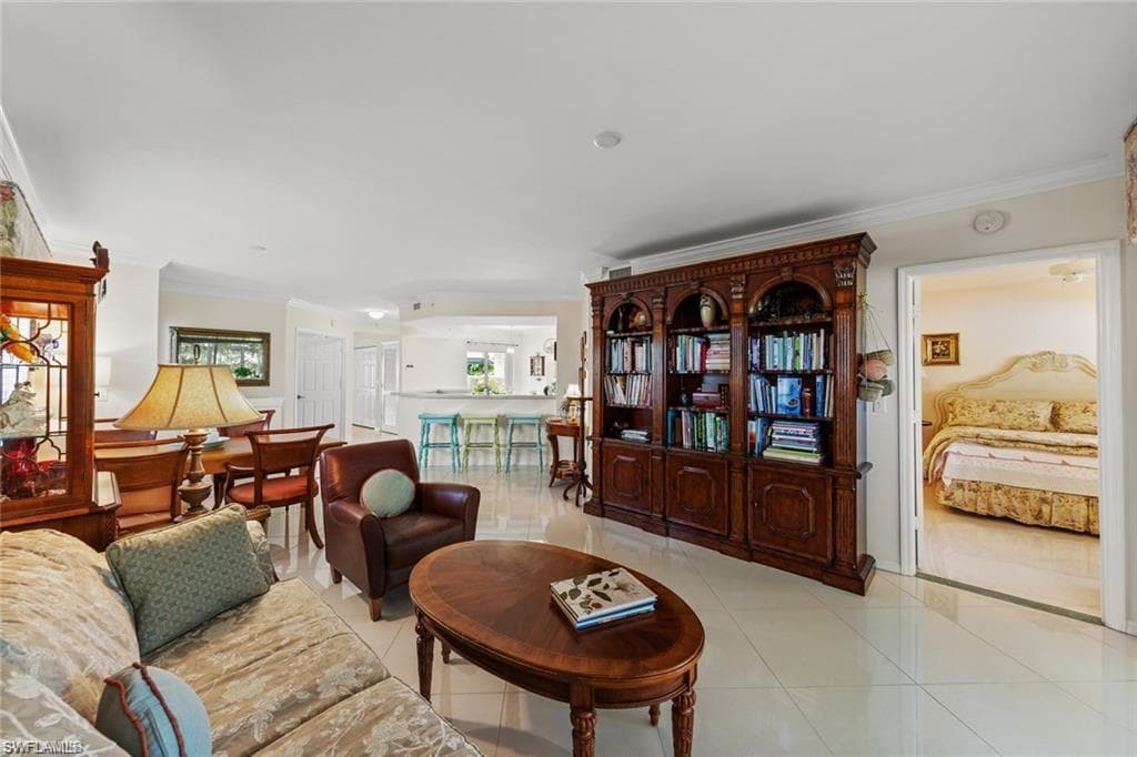 5045 Cedar Springs Dr 104, Naples, FL 34110-12