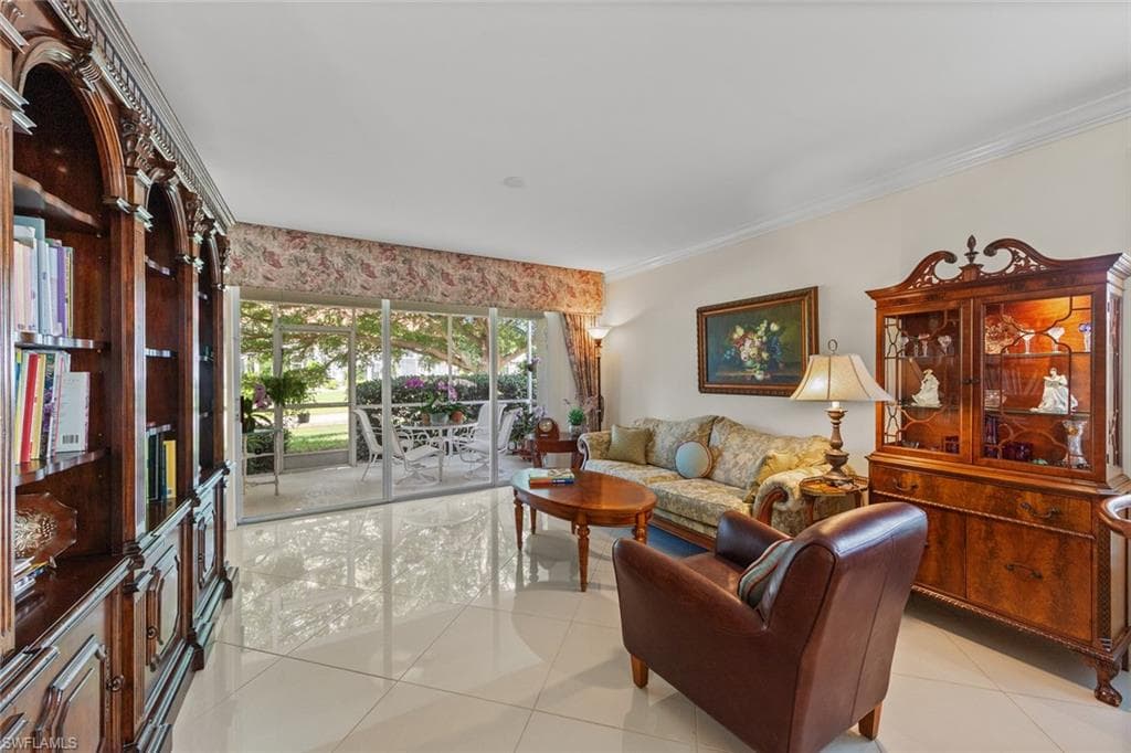 5045 Cedar Springs Dr 104, Naples, FL 34110-13