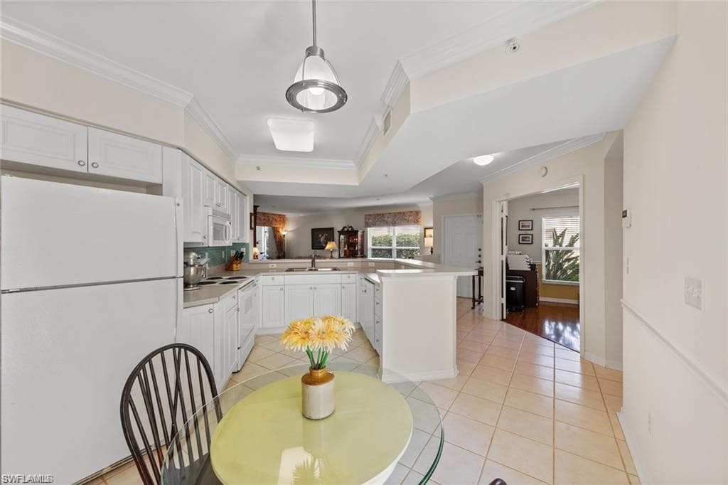 5045 Cedar Springs Dr 104, Naples, FL 34110-15
