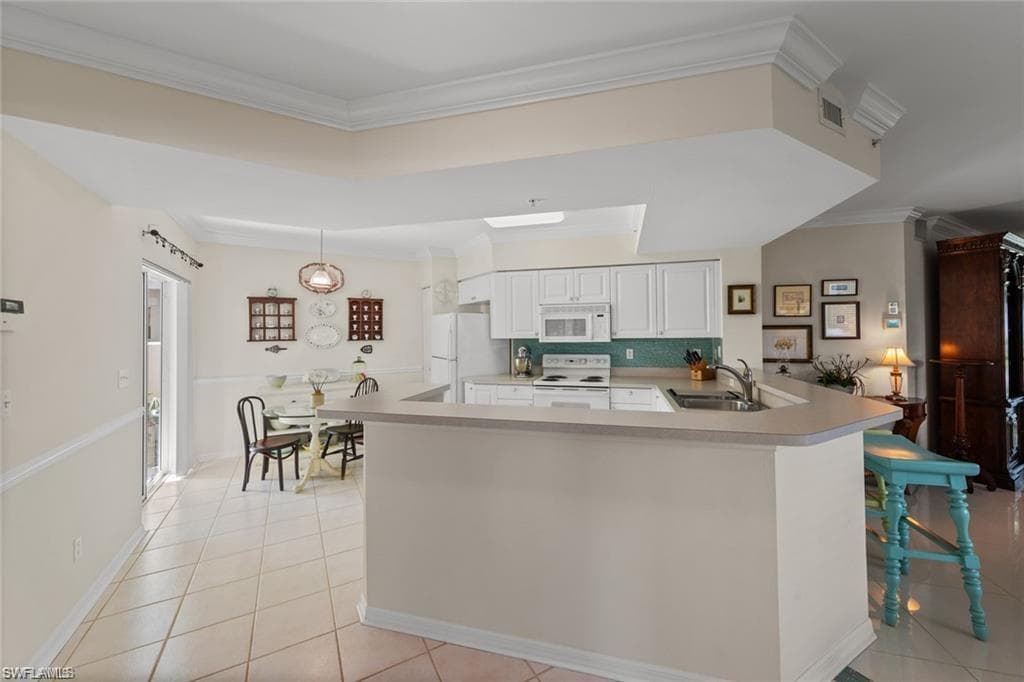 5045 Cedar Springs Dr 104, Naples, FL 34110-16