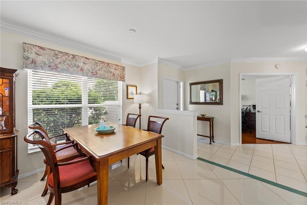 5045 Cedar Springs Dr 104, Naples, FL 34110-17
