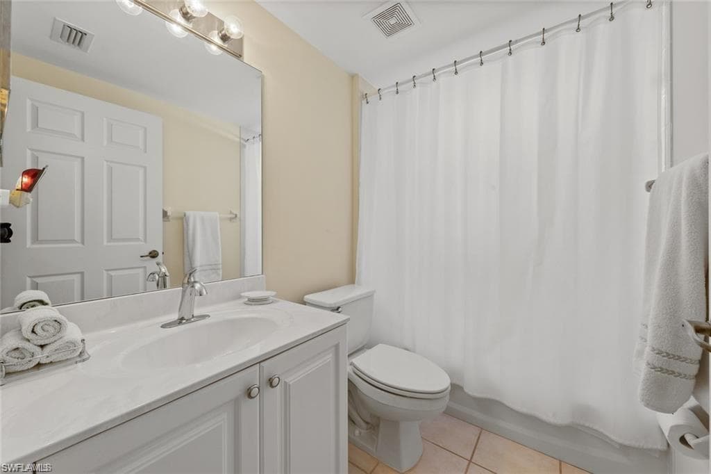 5045 Cedar Springs Dr 104, Naples, FL 34110-23