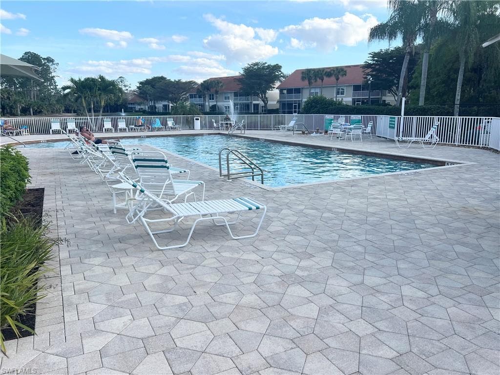 5045 Cedar Springs Dr 104, Naples, FL 34110-26