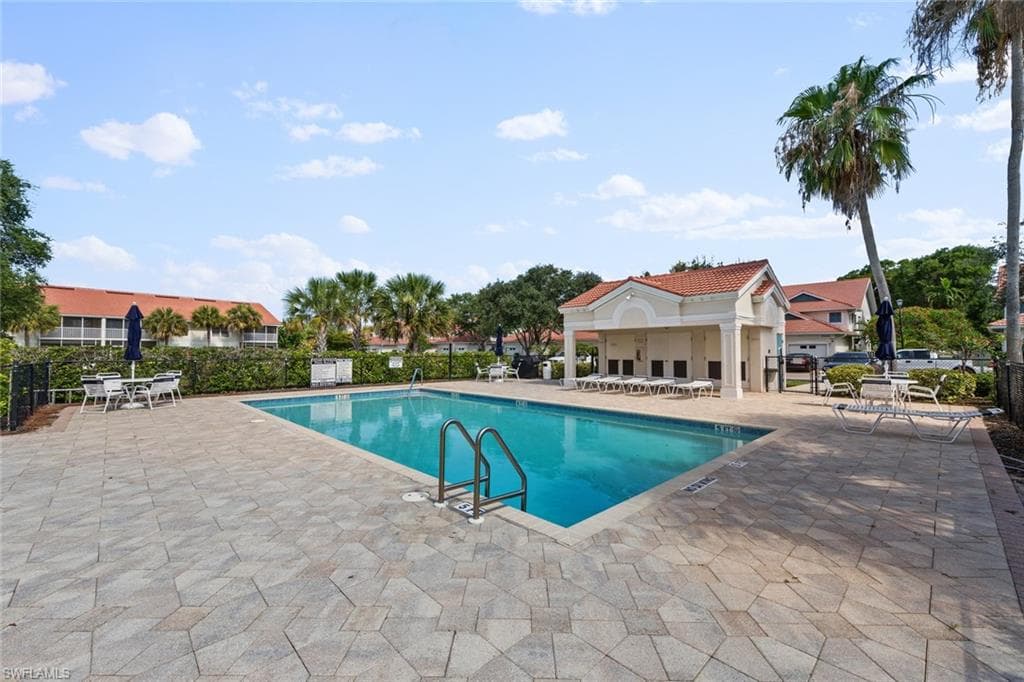 5045 Cedar Springs Dr 104, Naples, FL 34110-28