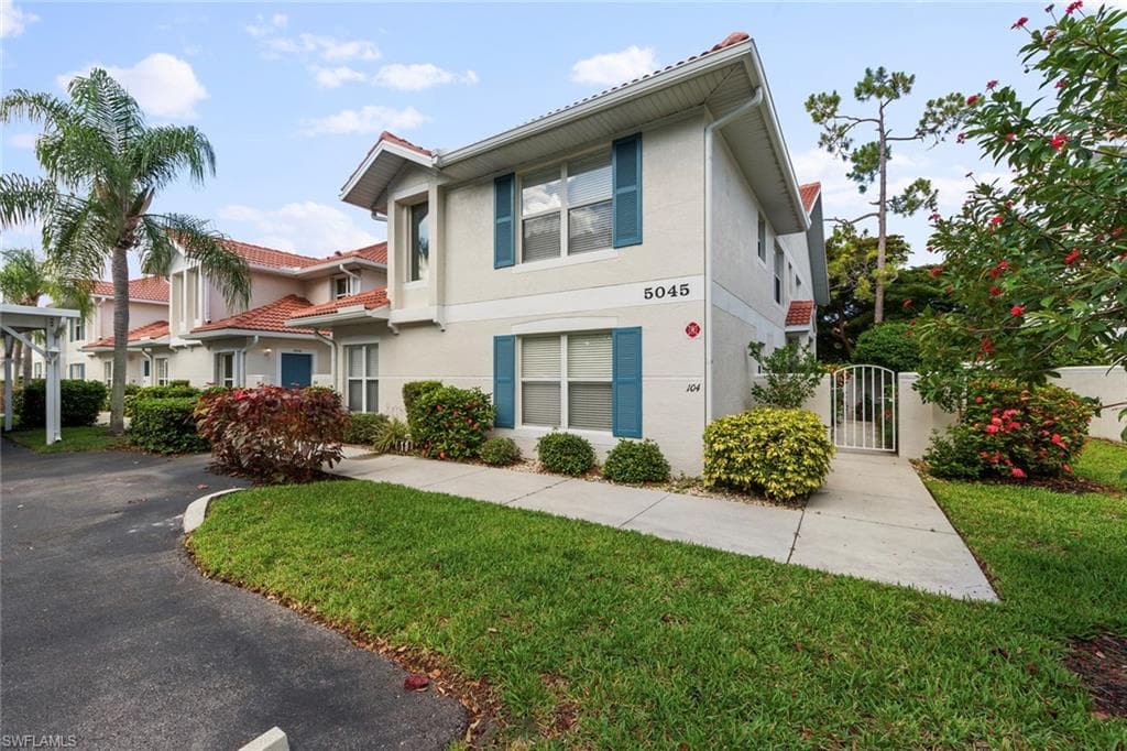 5045 Cedar Springs Dr 104, Naples, FL 34110-6