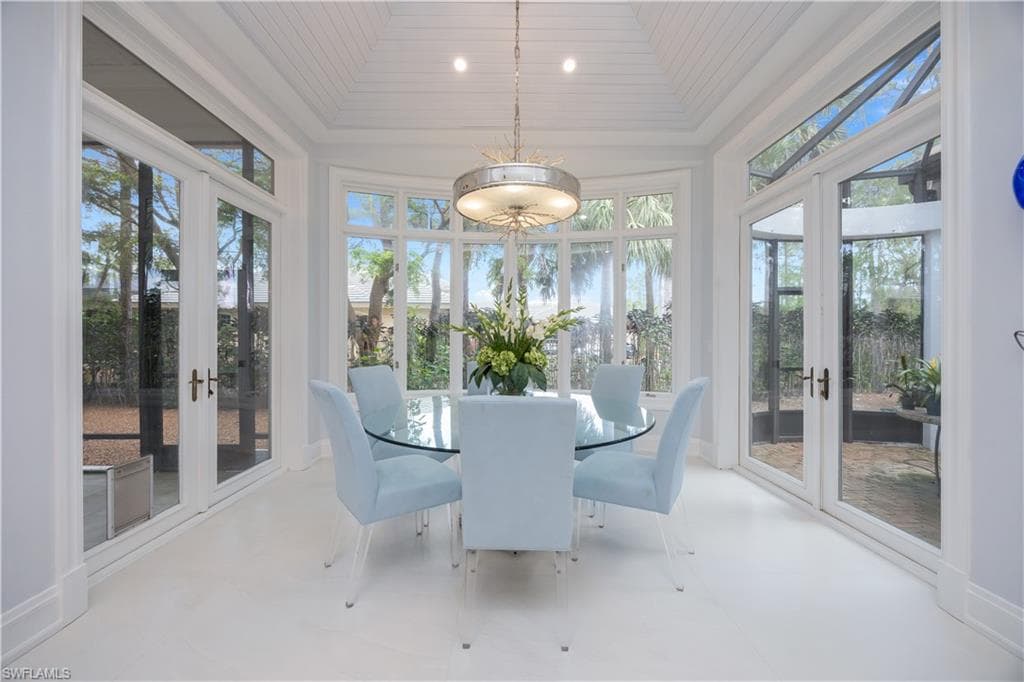 336 Edgemere Way E, Naples, FL 34105-10