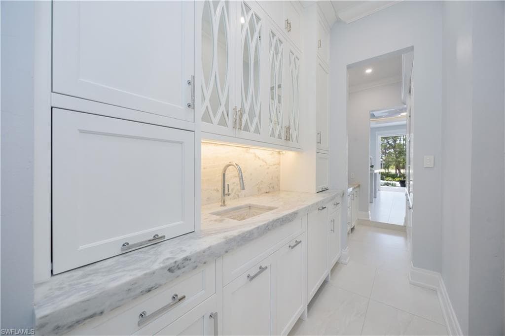 336 Edgemere Way E, Naples, FL 34105-11