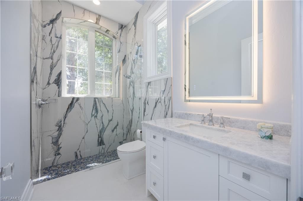 336 Edgemere Way E, Naples, FL 34105-20