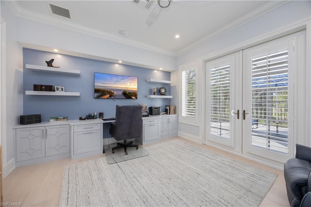 336 Edgemere Way E, Naples, FL 34105-25