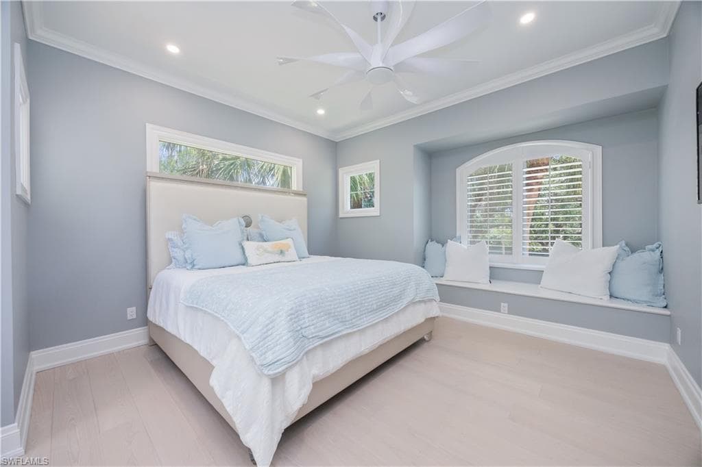 336 Edgemere Way E, Naples, FL 34105-27