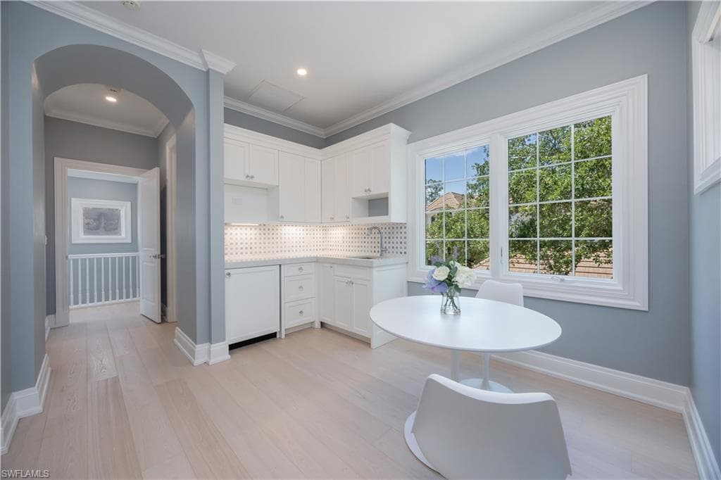 336 Edgemere Way E, Naples, FL 34105-28