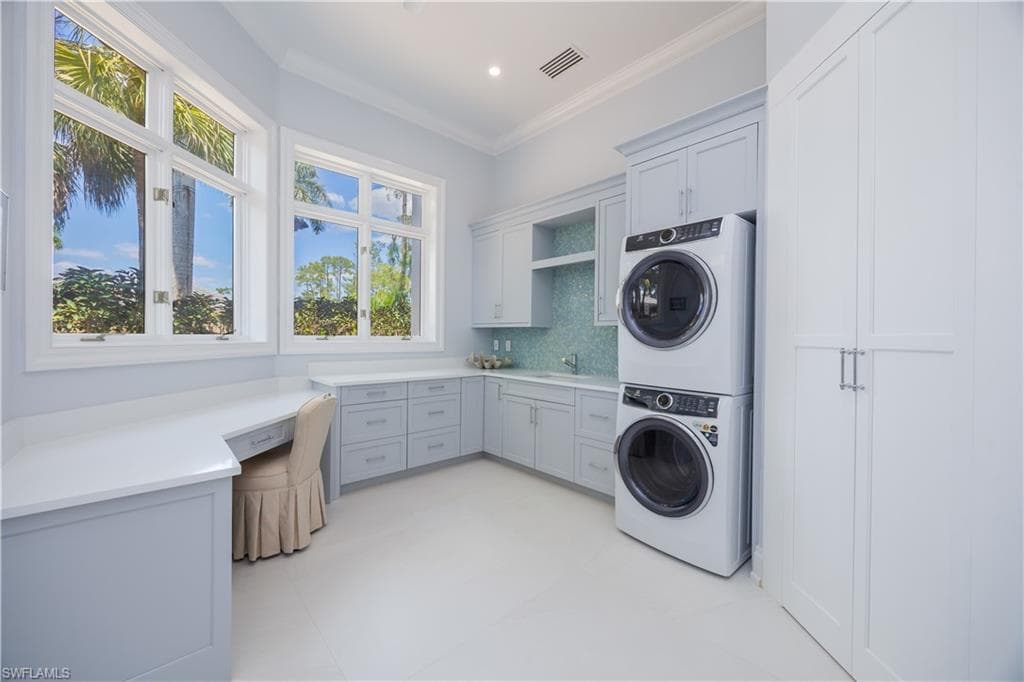 336 Edgemere Way E, Naples, FL 34105-31
