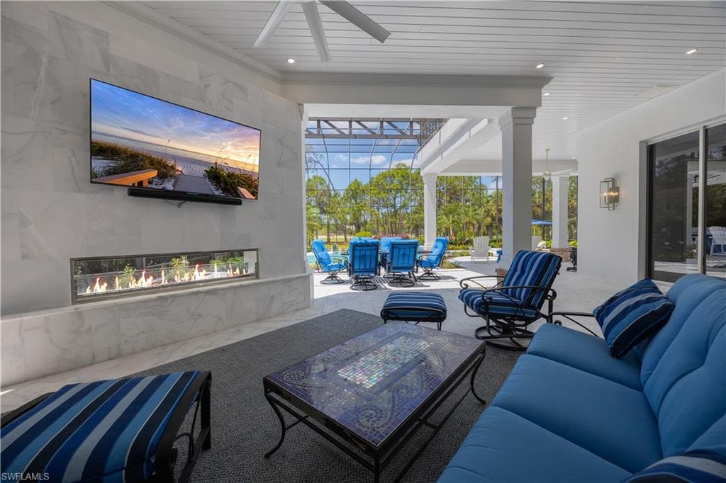 336 Edgemere Way E, Naples, FL 34105-33