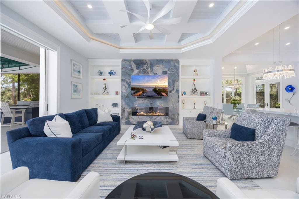 336 Edgemere Way E, Naples, FL 34105-7