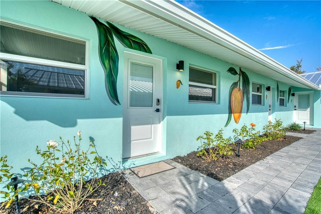 126 Mango St, Fort Myers Beach, FL 33931-3