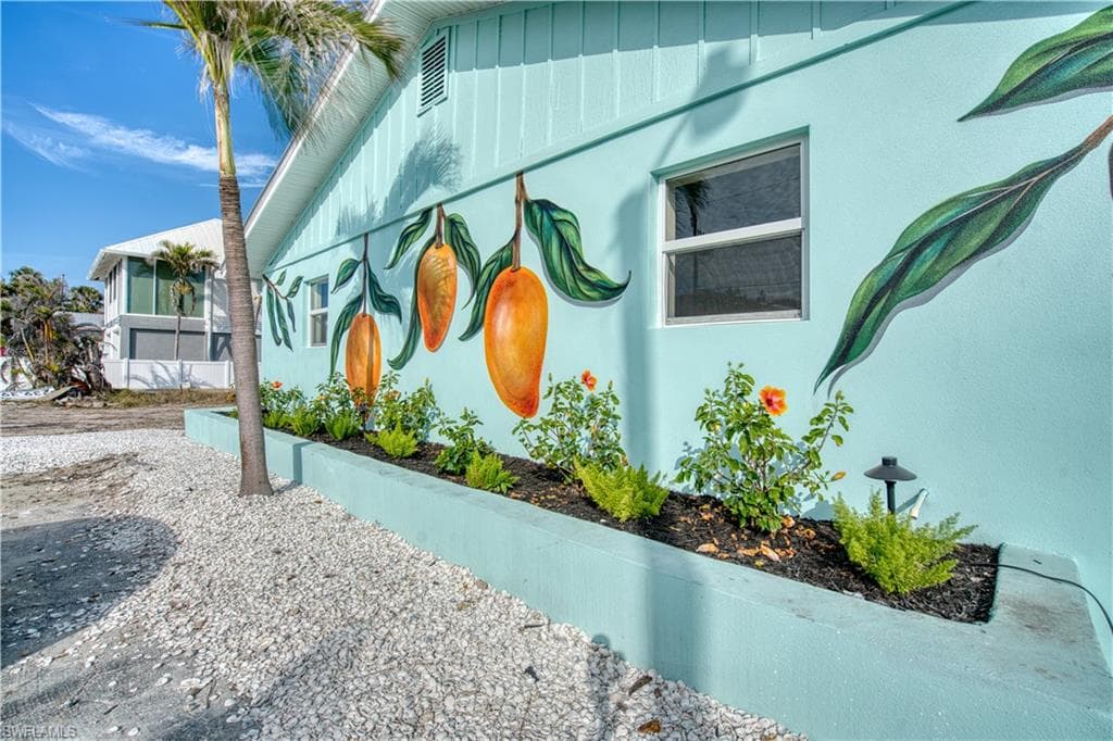 126 Mango St, Fort Myers Beach, FL 33931-5