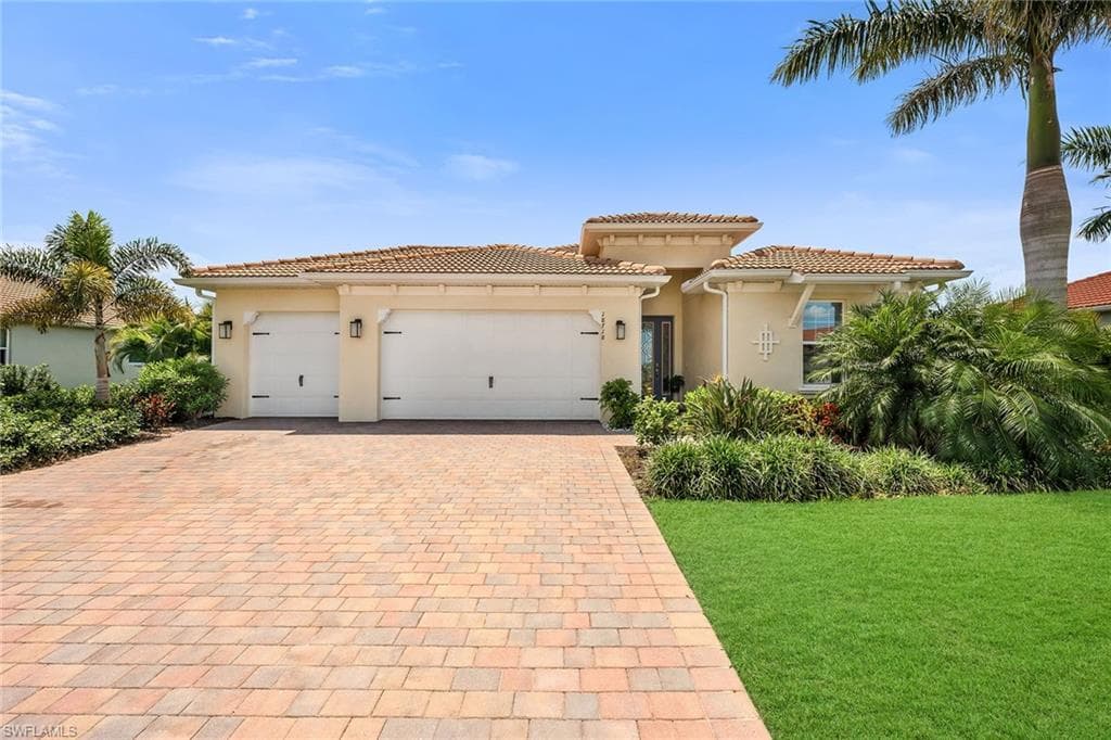 18718 Lake Hammock Dr, Naples, FL 34112-2