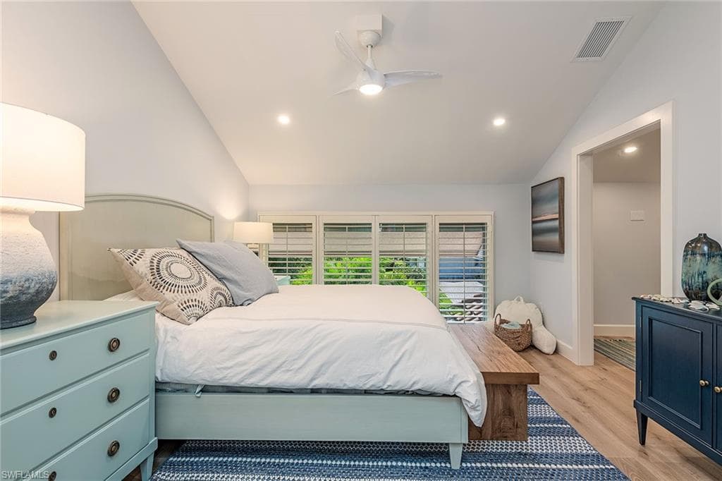 805 Pine Village Ln, Naples, FL 34108-9