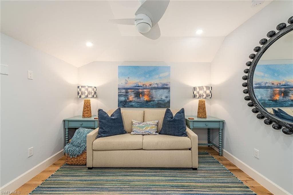 805 Pine Village Ln, Naples, FL 34108-11