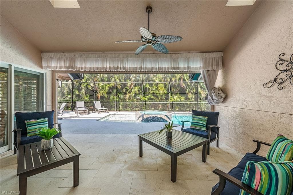 805 Pine Village Ln, Naples, FL 34108-15