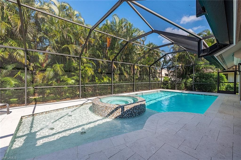 805 Pine Village Ln, Naples, FL 34108-16
