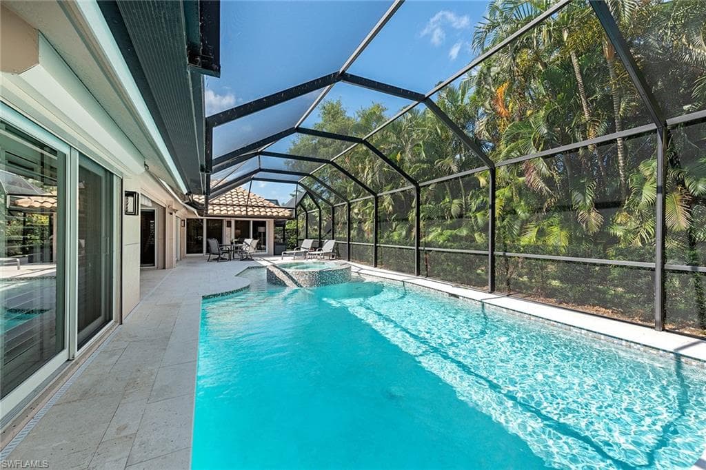 805 Pine Village Ln, Naples, FL 34108-17