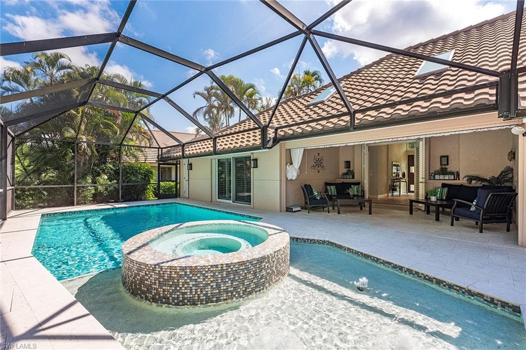 805 Pine Village Ln, Naples, FL 34108-18