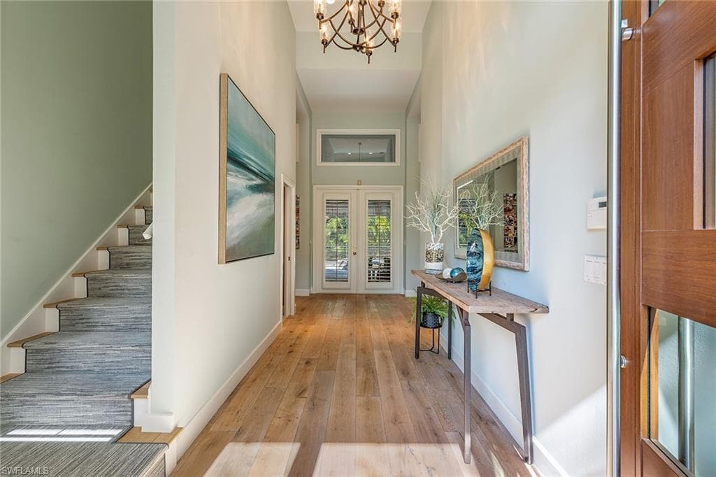 805 Pine Village Ln, Naples, FL 34108-2