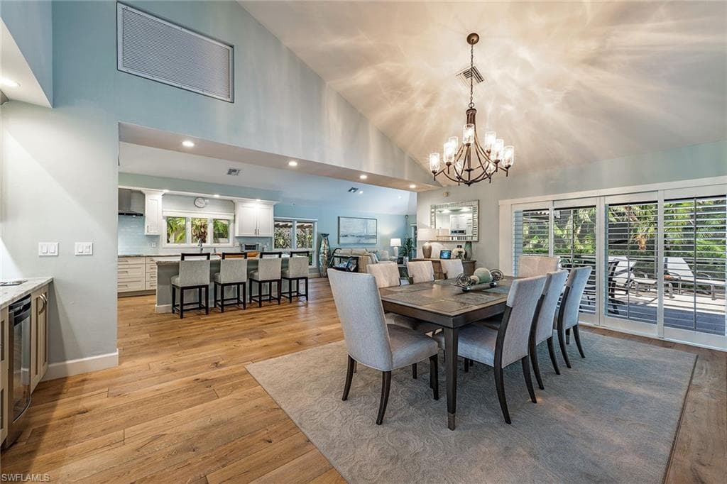 805 Pine Village Ln, Naples, FL 34108-4