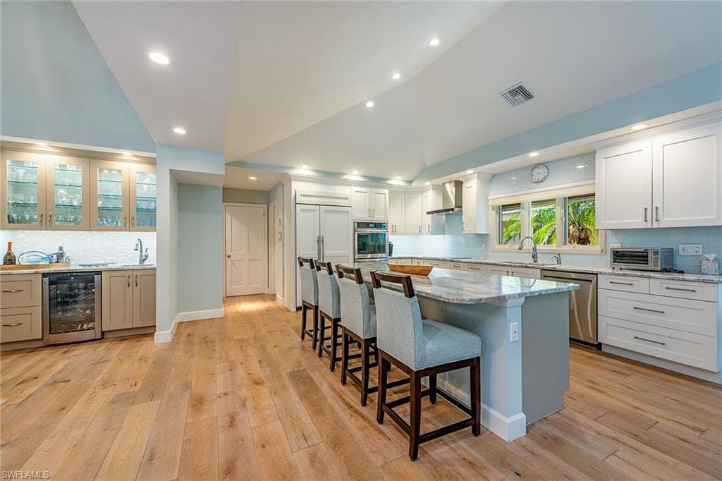 805 Pine Village Ln, Naples, FL 34108-6