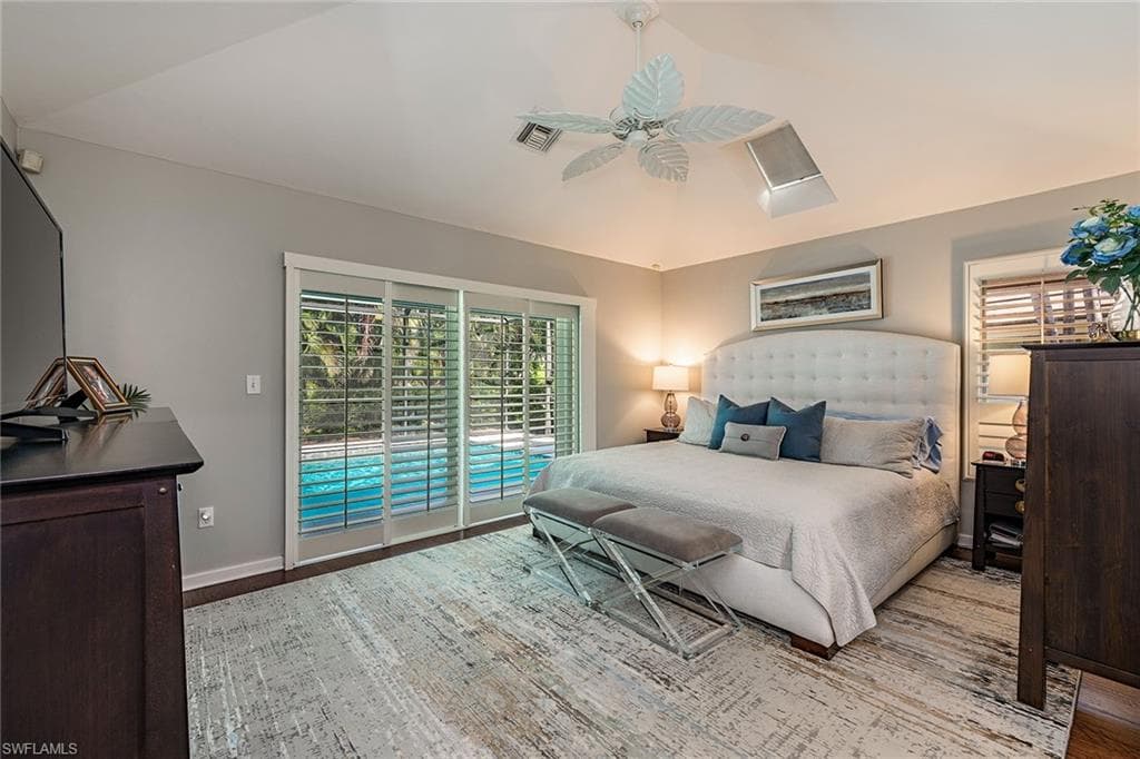 805 Pine Village Ln, Naples, FL 34108-7