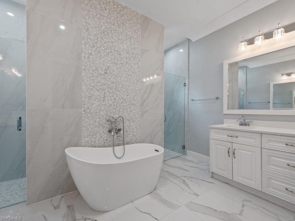 2538 4th Ave NE, Naples, FL 34120-18